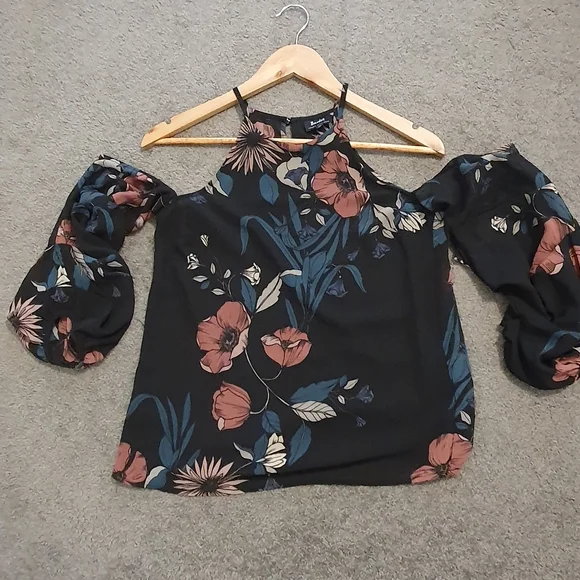 Bardot size 8 cold shoulder blouse with flowy sleeves and floral print - Picture 2 of 5
